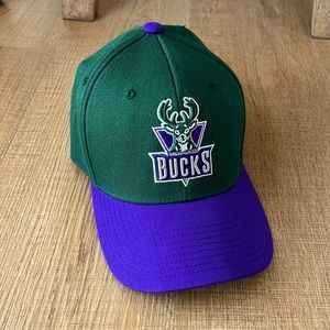 NWOT Milwaukee Bucks Mitchell & Ness hat, men’s size L/XL